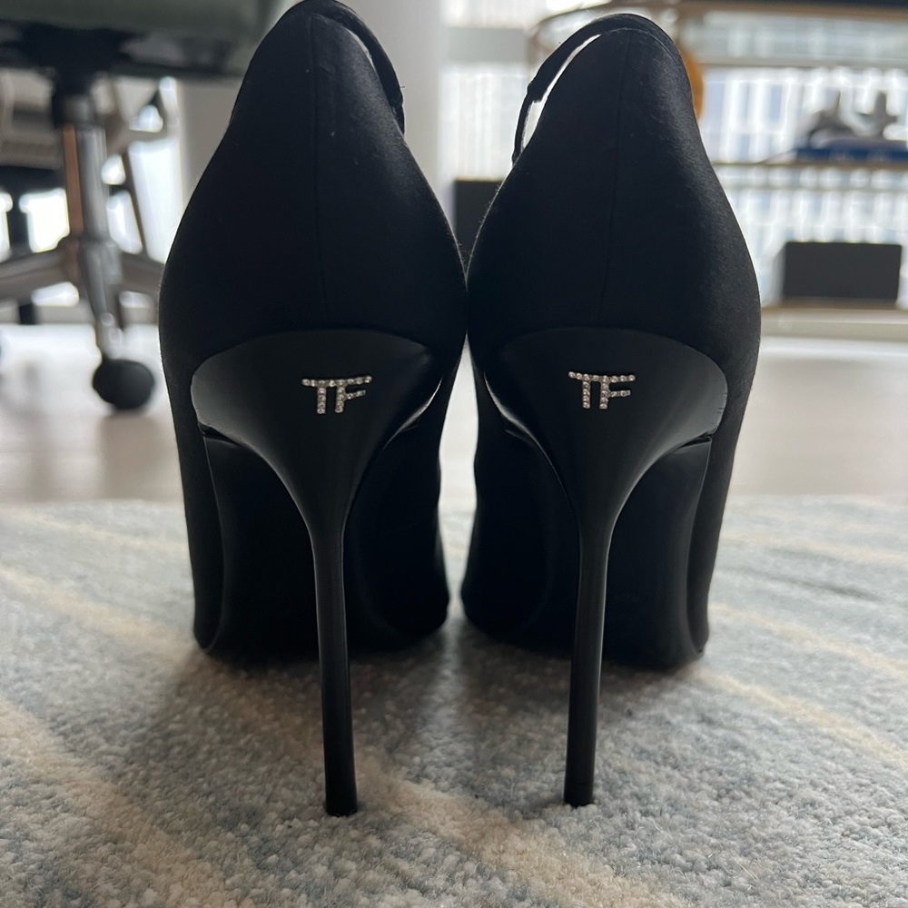 New Tom Ford Black Swarovski Pumps in Size US 8/38 (EU)